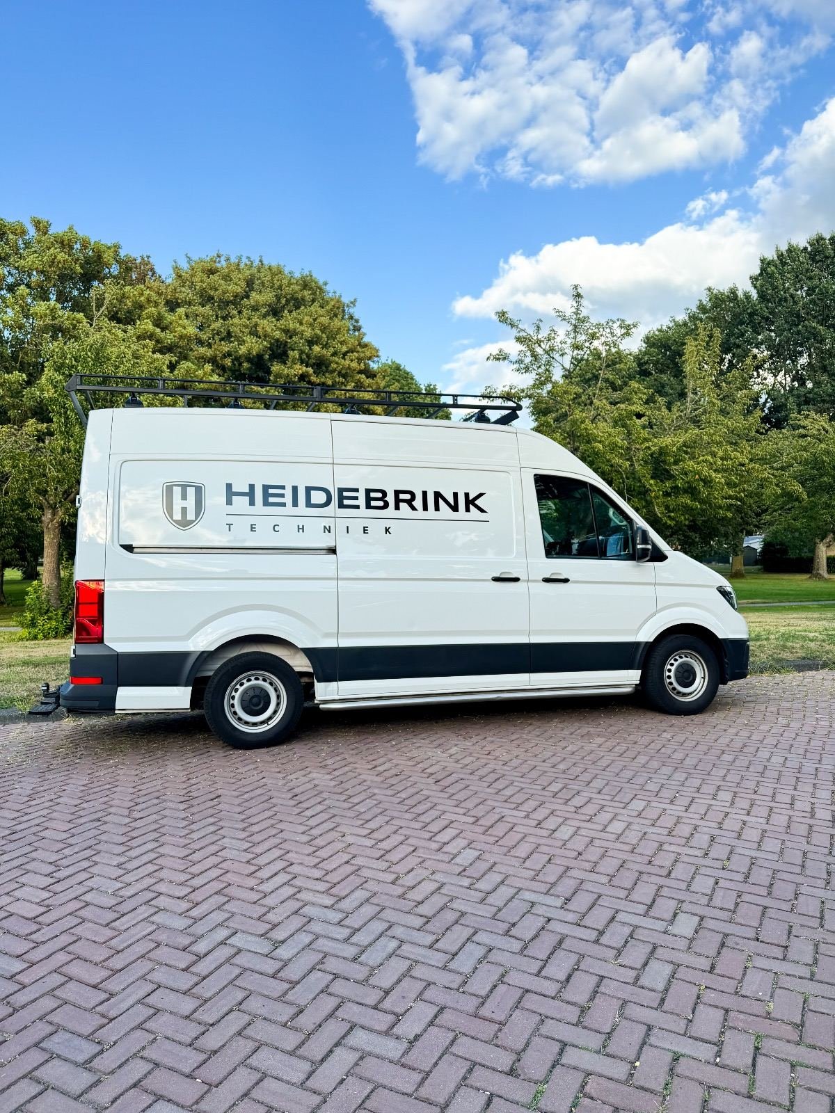 Bedrijfsbus van Heidebrink Techniek